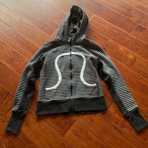 Lululemon size 8 zip up sweatshirt striped great shape runs tight in the bust